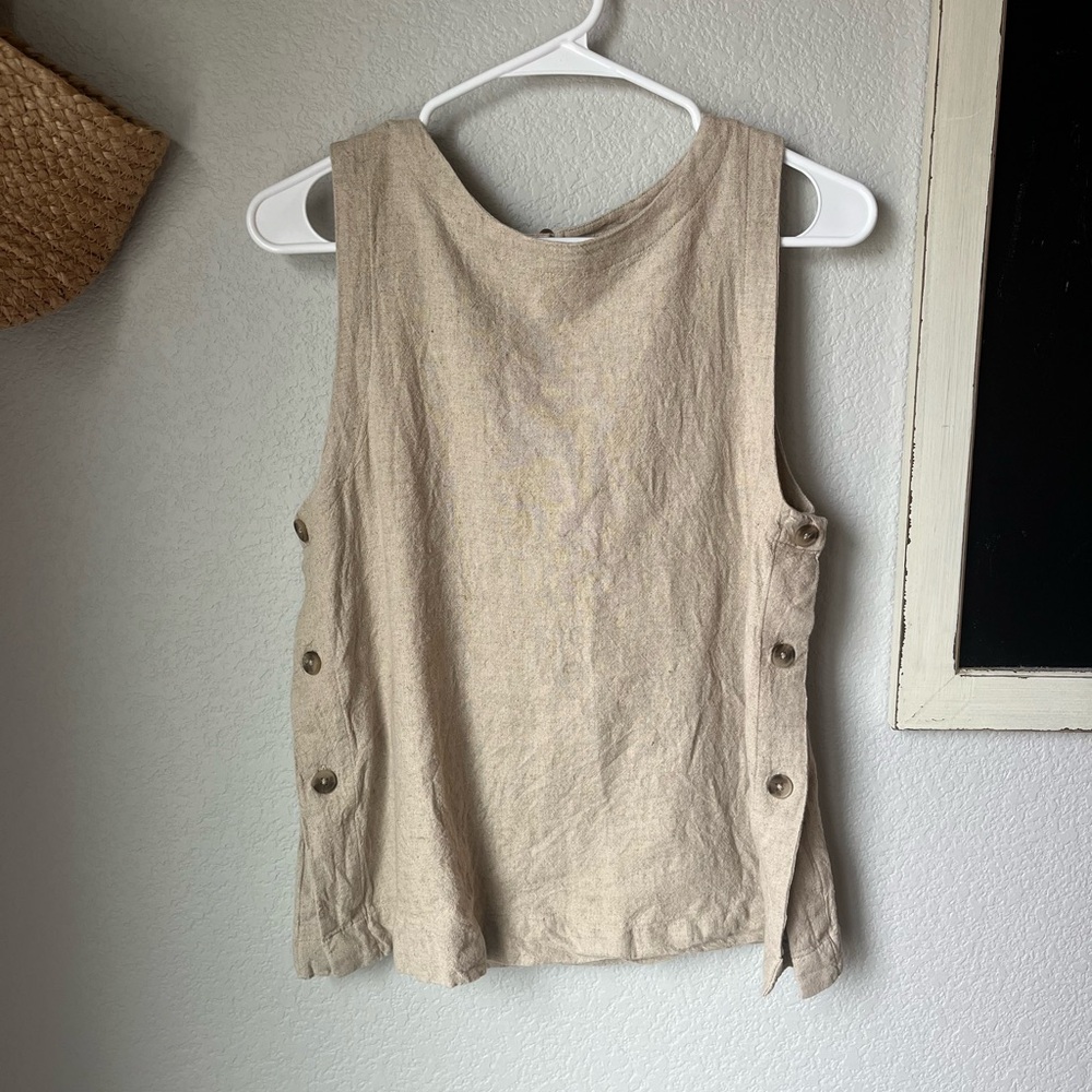 Universal Thread Tan Button-Side Tank Top